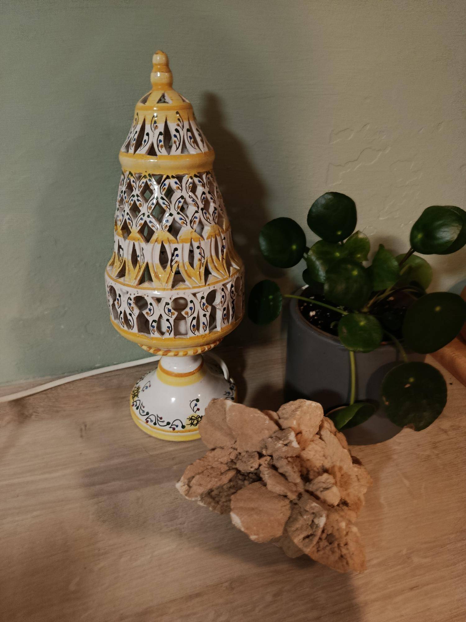 Vintage night light in perforated terracotta - Hand-painted
