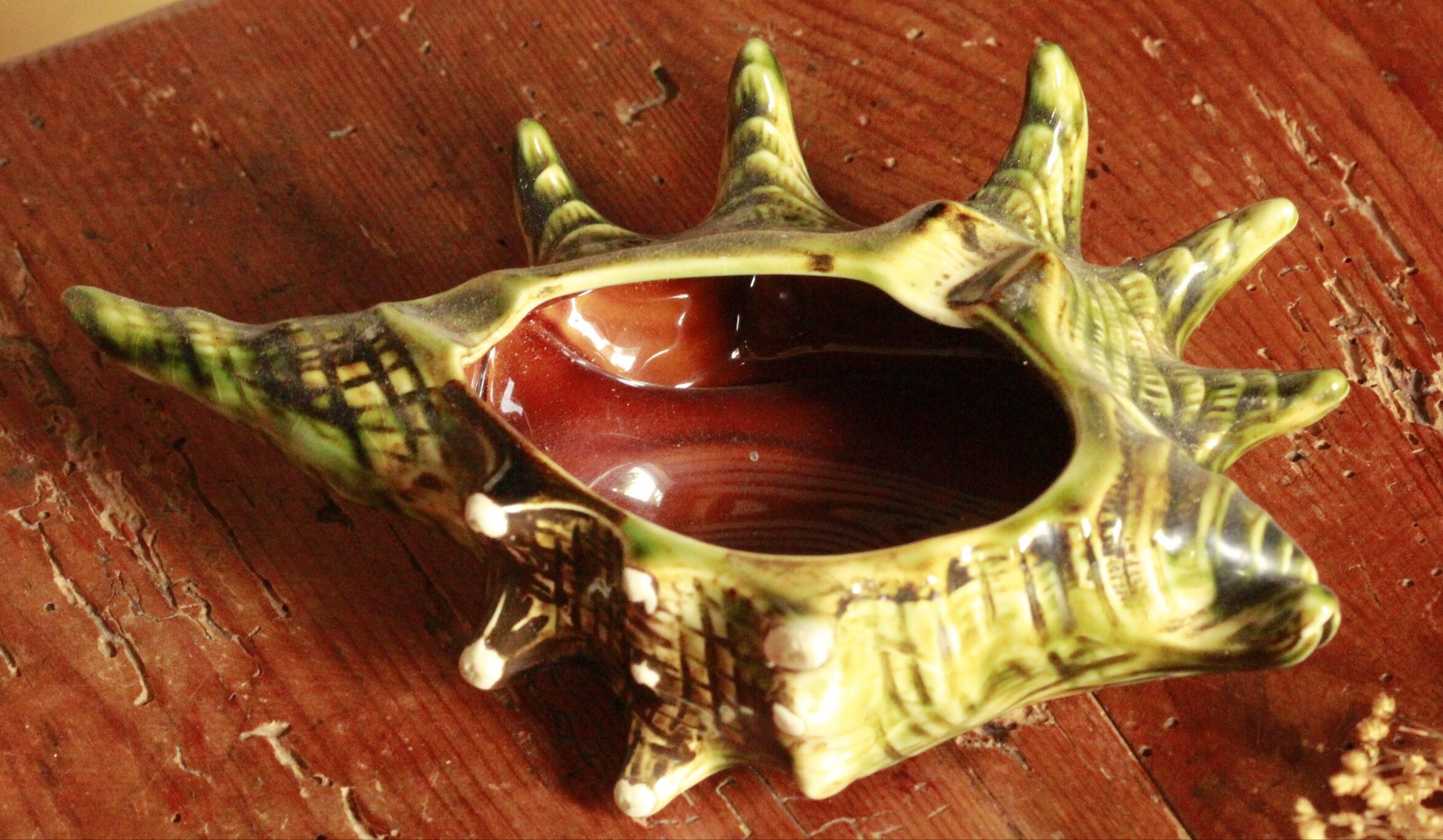 Empty ceramic shell pocket