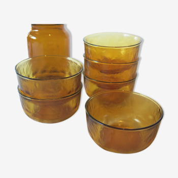 6 opaque yellow glass bowls from Lever in very good condition.