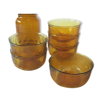 6 opaque yellow glass bowls from Lever in very good condition.