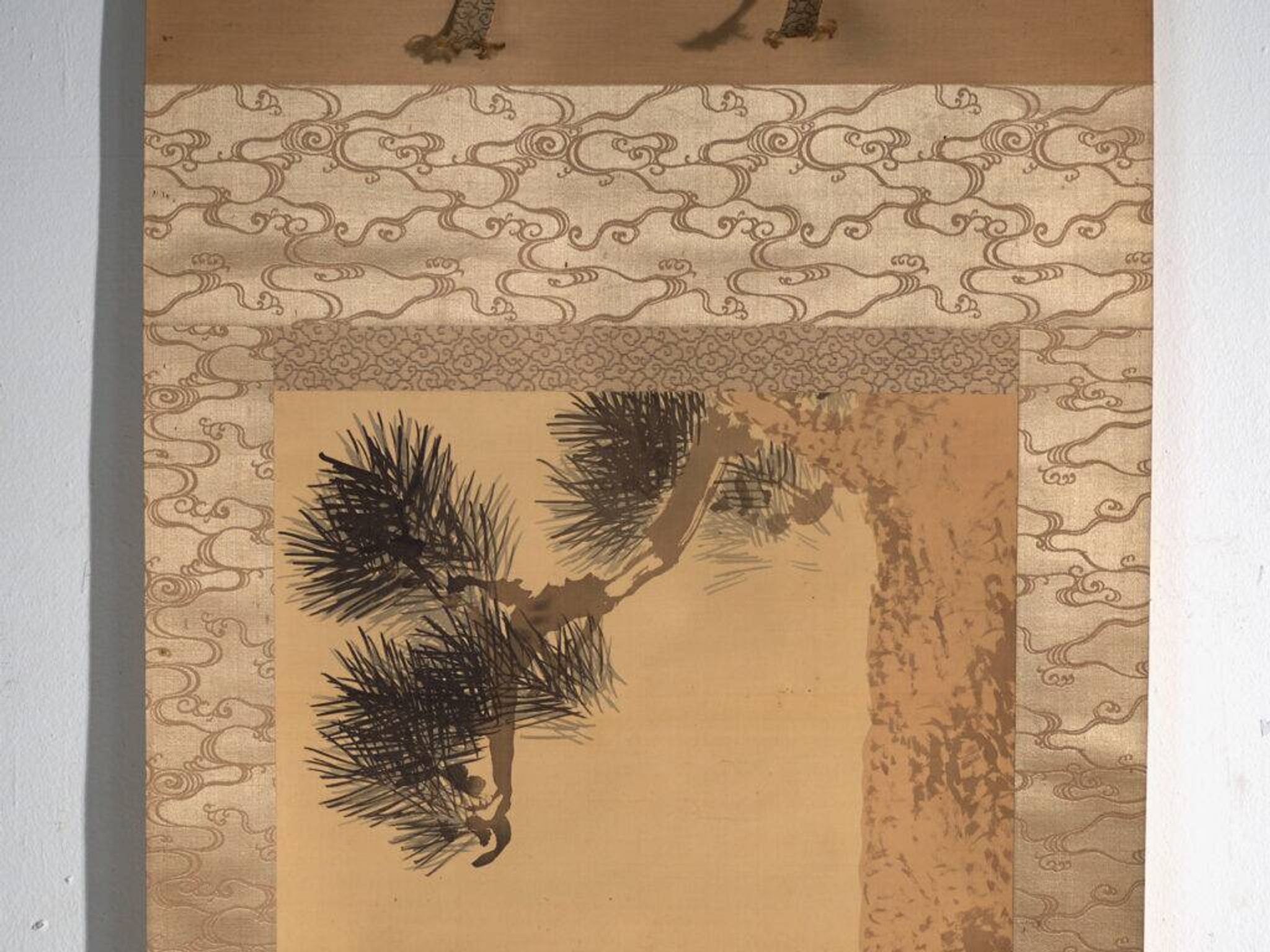 Japanese kakejiku of a coloured crane on paper – Japan, circa 1900