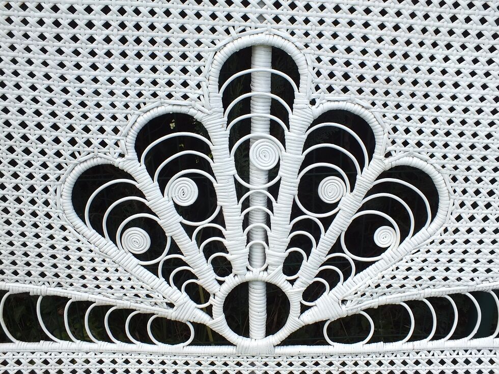Peacock white rattan headboard 140 + chest