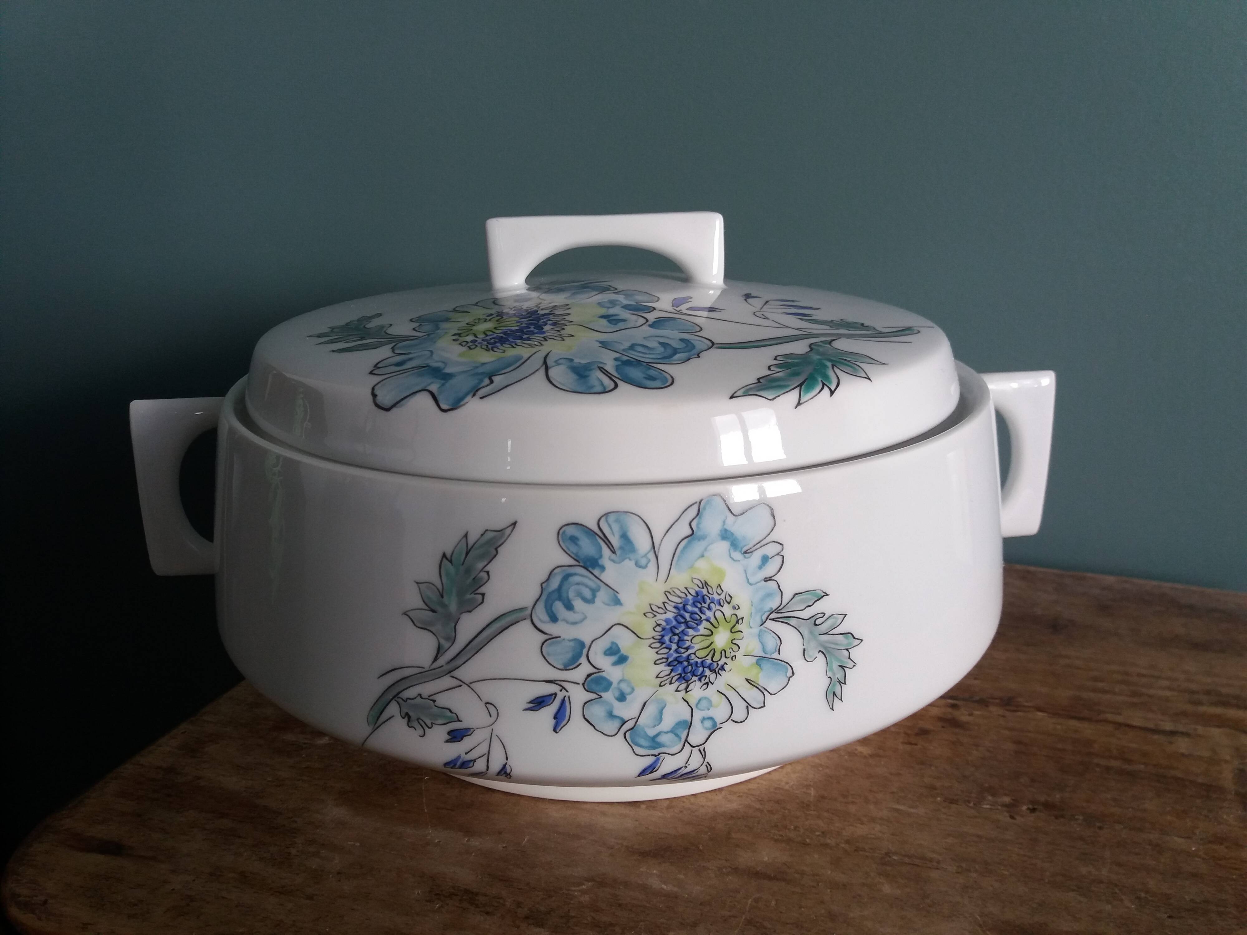Ariès tureen by Raymond Loewy, Limoges Bernardaud porcelain, Themis pattern