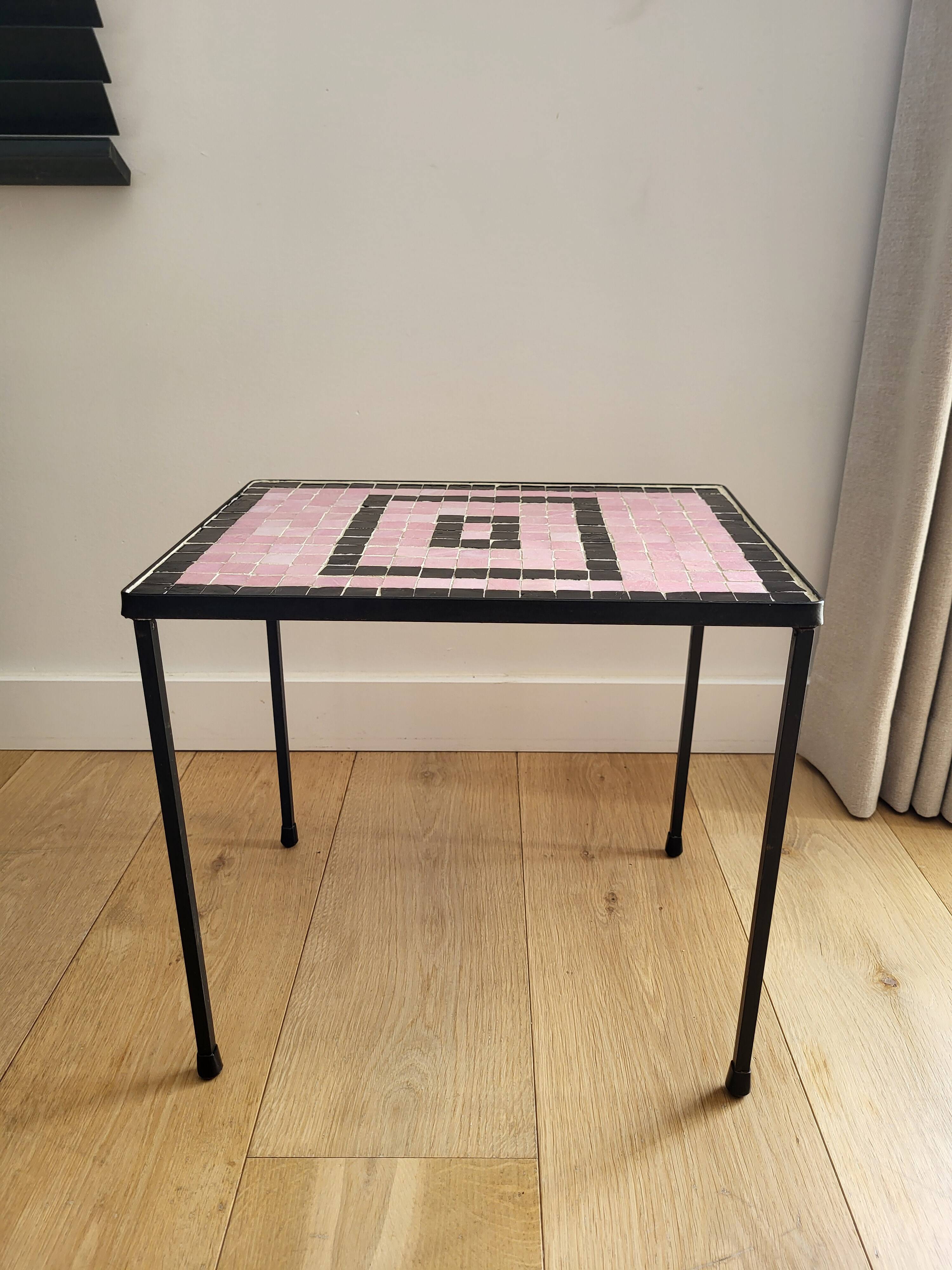 Plantentafeltje vintage avec betegeld mozaïek bovenblad en rose noir 1960