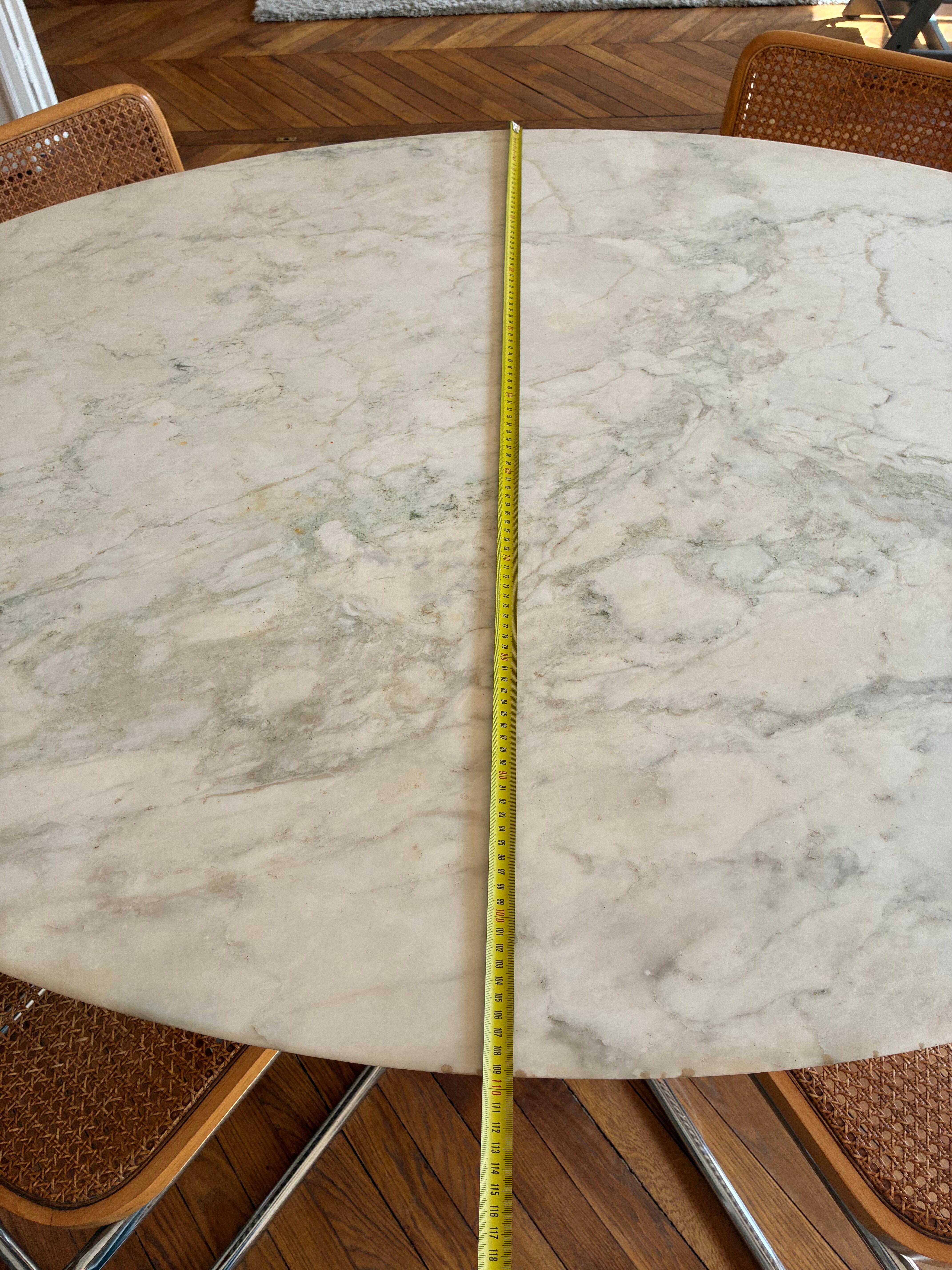 Table ovale en marbre vintage