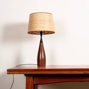 lampe de table Danoise, forme de quille, en teck et ébène par Fog & Morup.