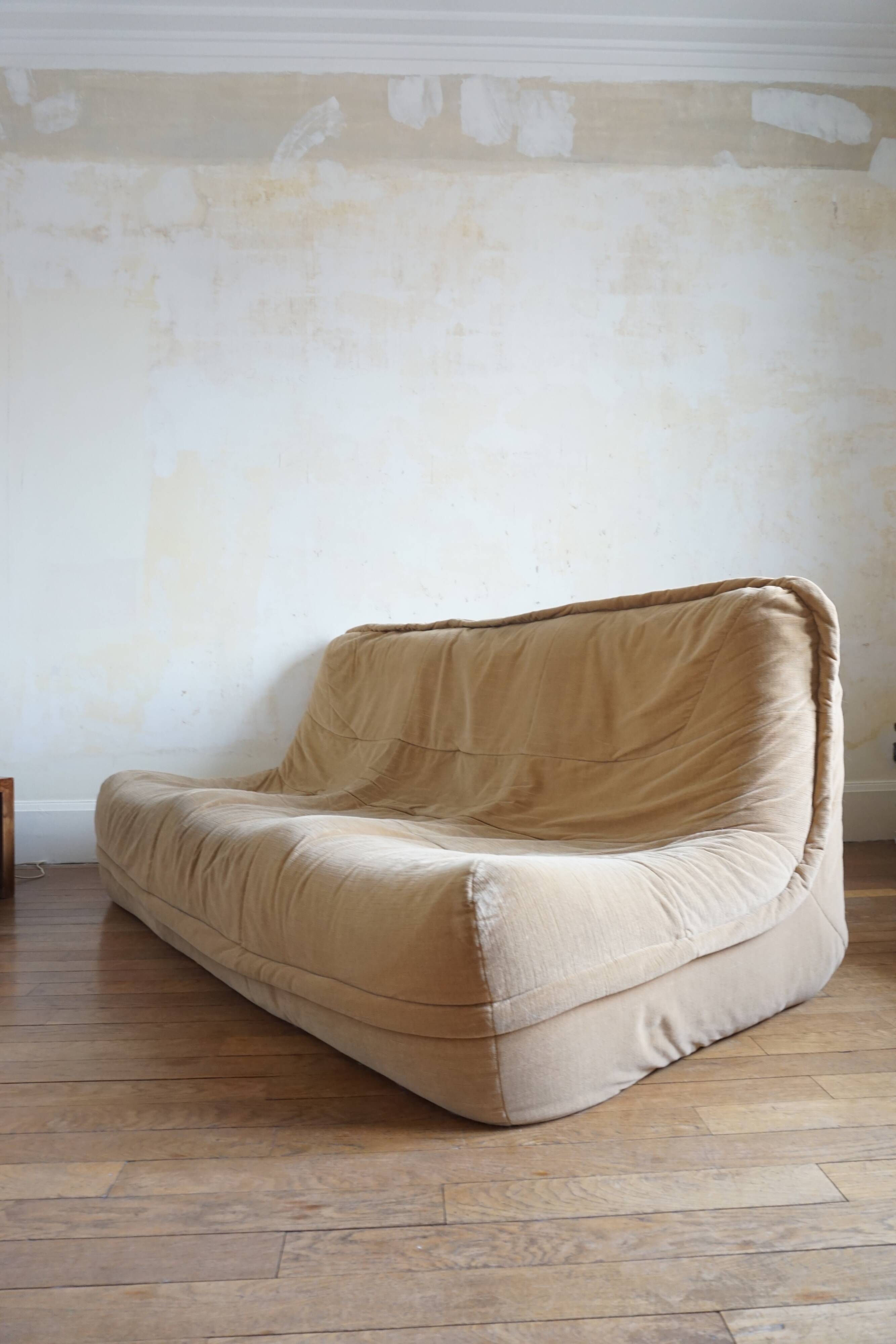 70s sofa in beige velvet