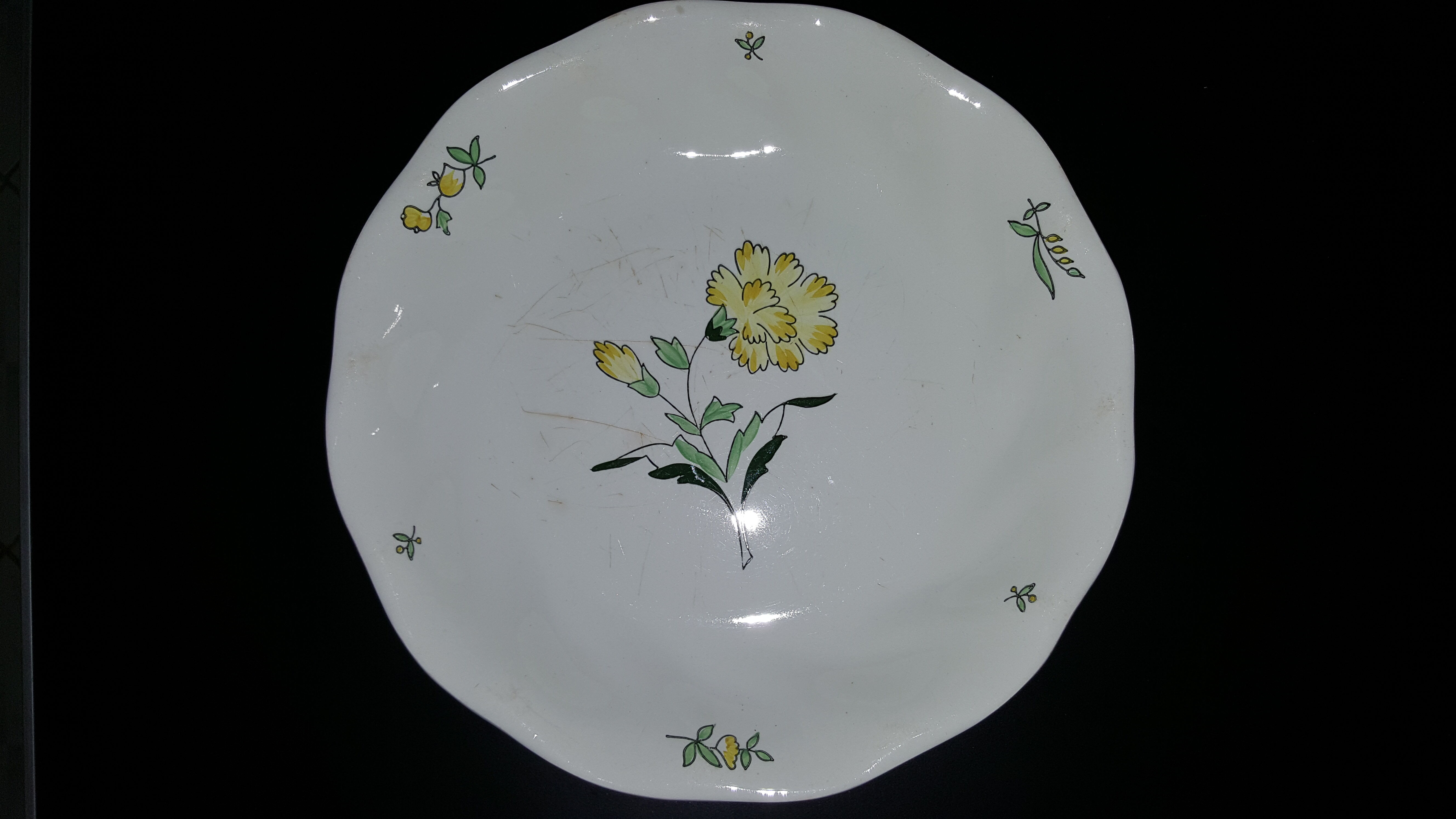 Round dish salins france décor embrun