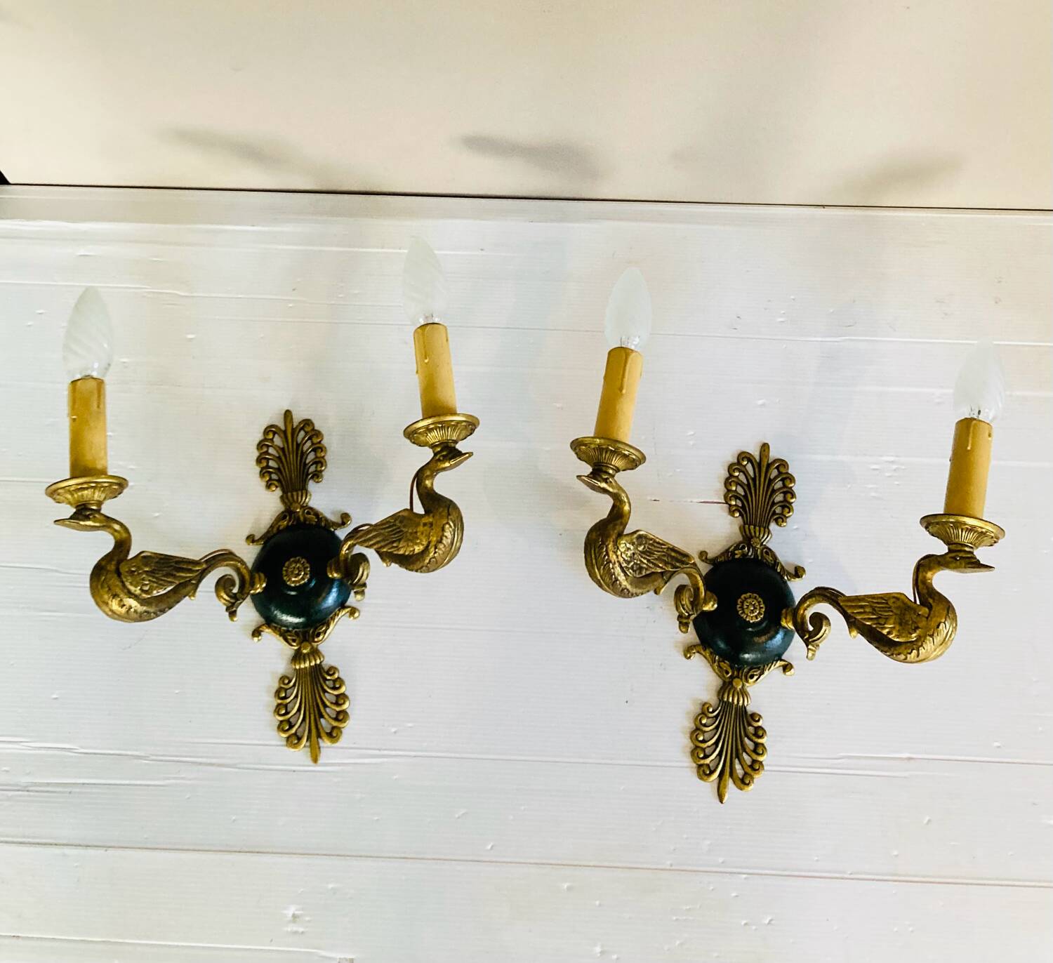 Empire bronze sconces with decorations of swans, palmettes and acanthus leaves