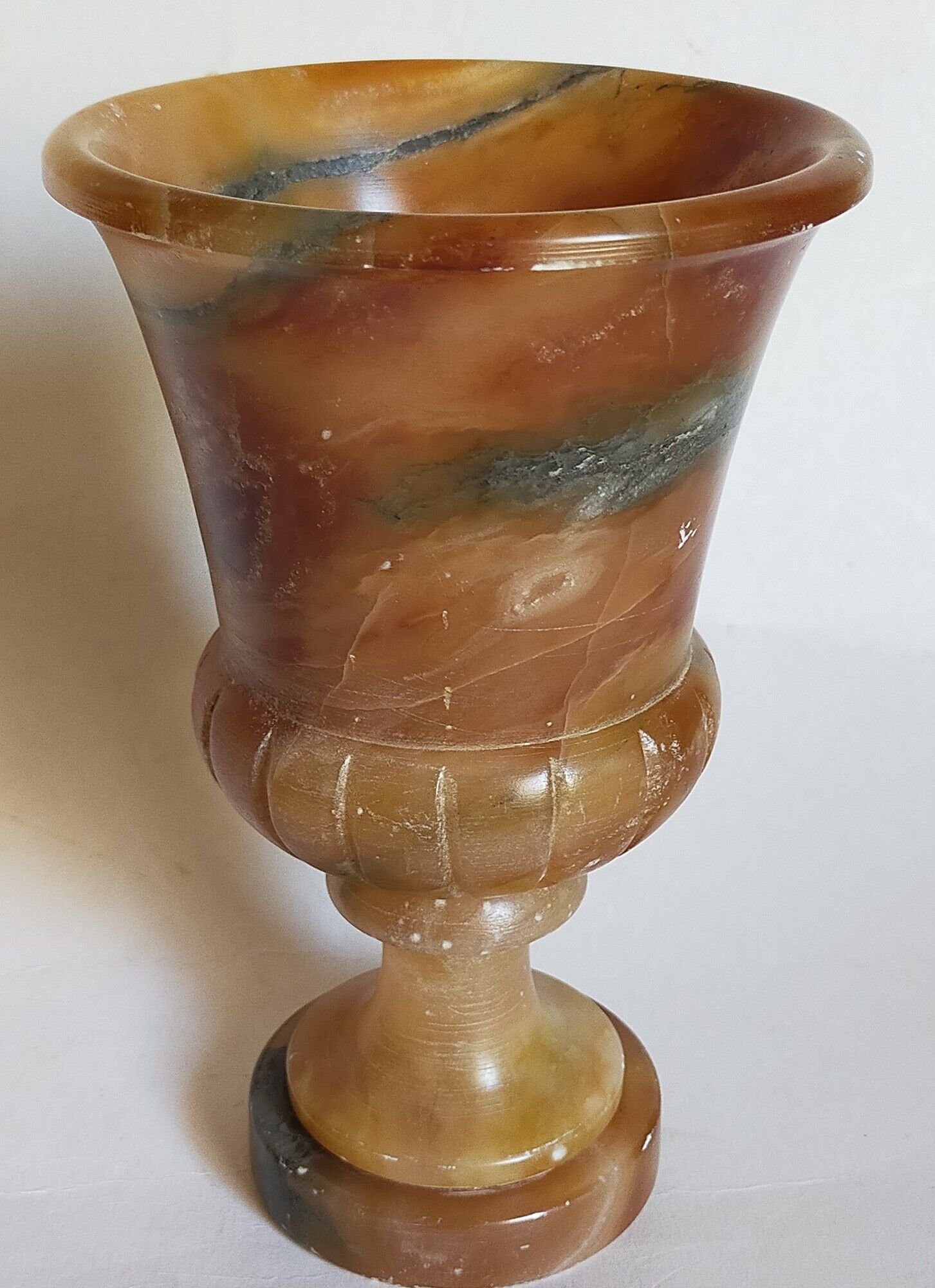 Ancient Medici vase in Italian alabaster from LALOUE Paris