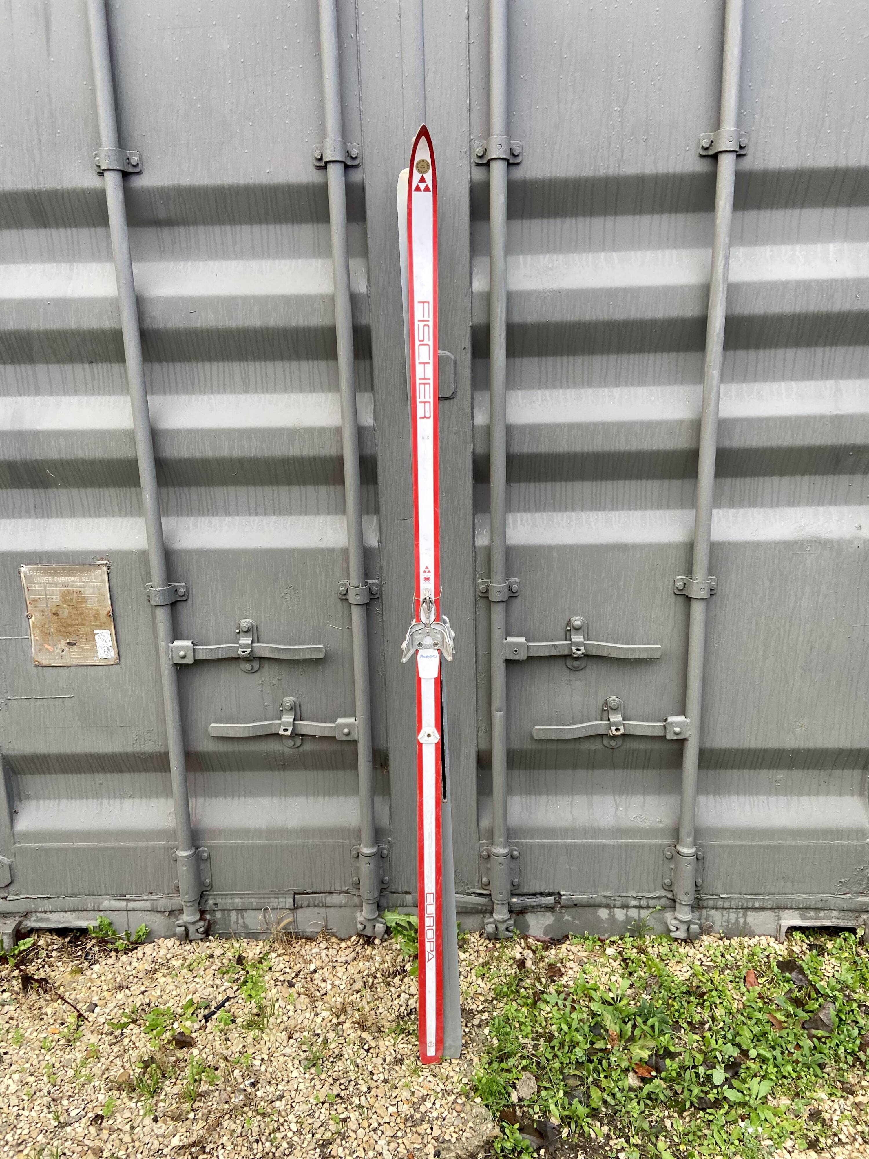 Pair old skis red and white