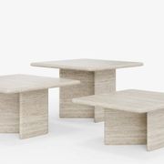 Ensemble de tables basses empilables en travertin