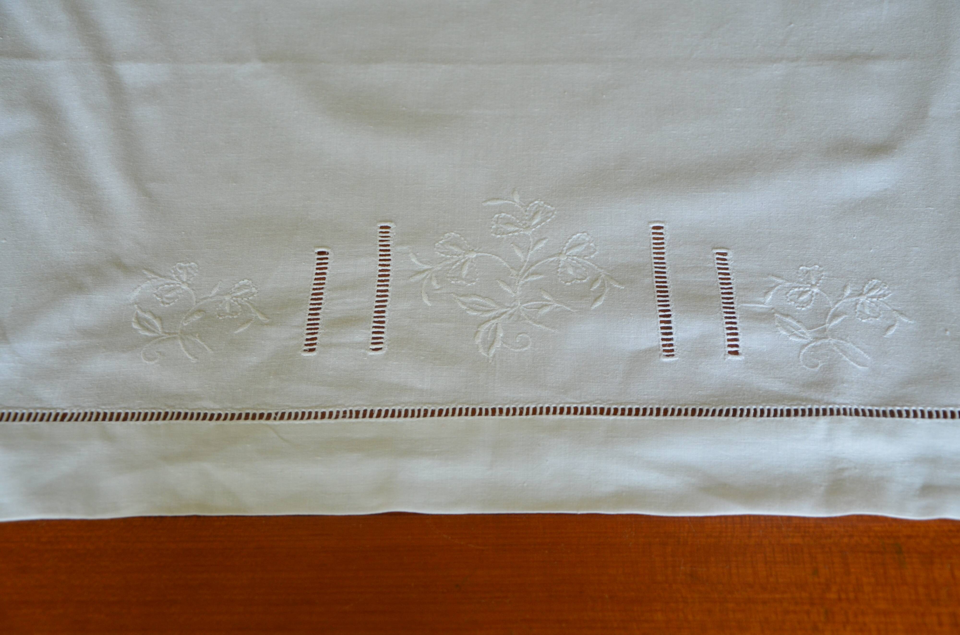 Embroidered children's bedding set
