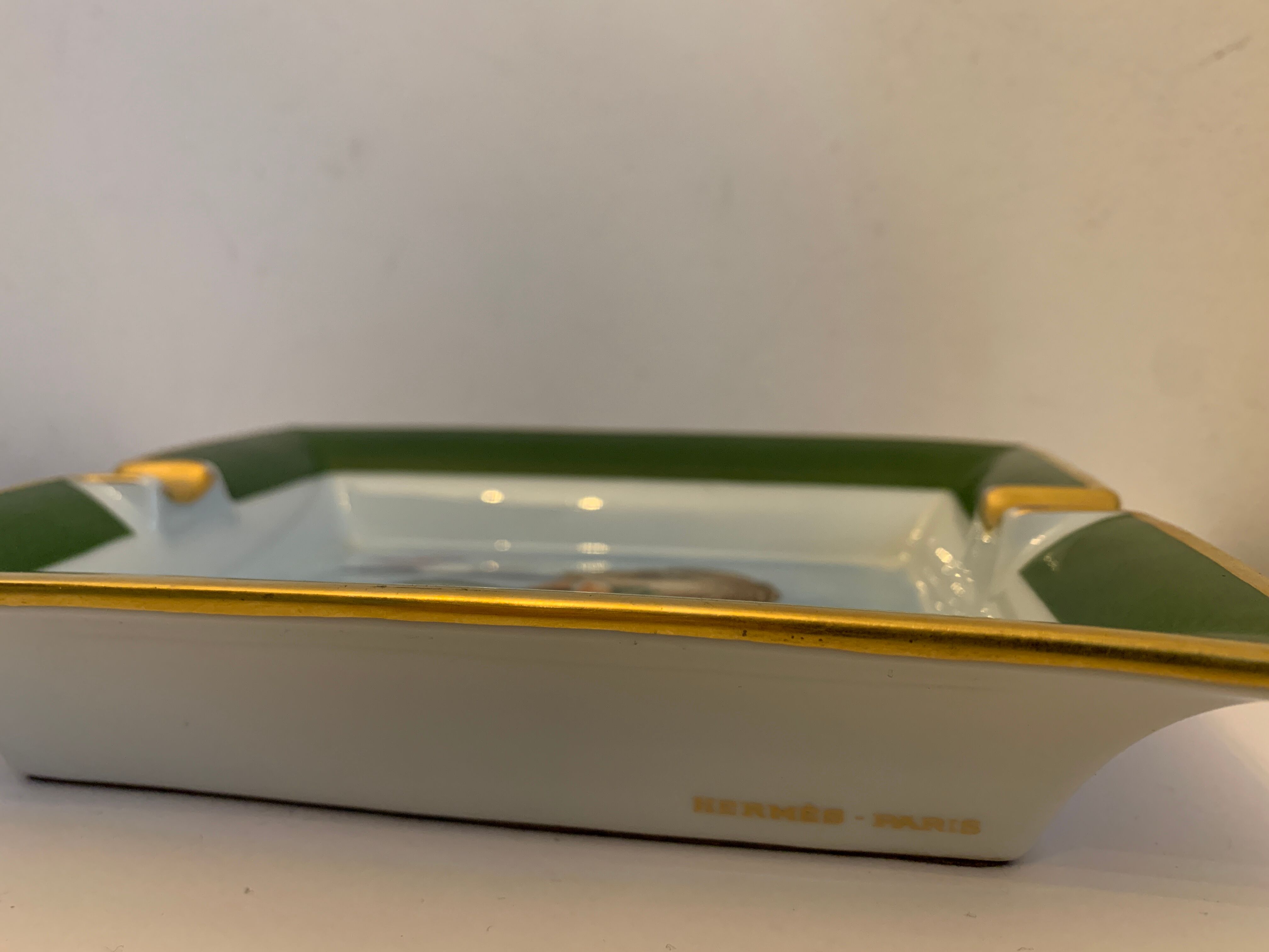 Hermès ashtray signed Rybal in fine Limoges porcelain decorated with mandarin ducks
