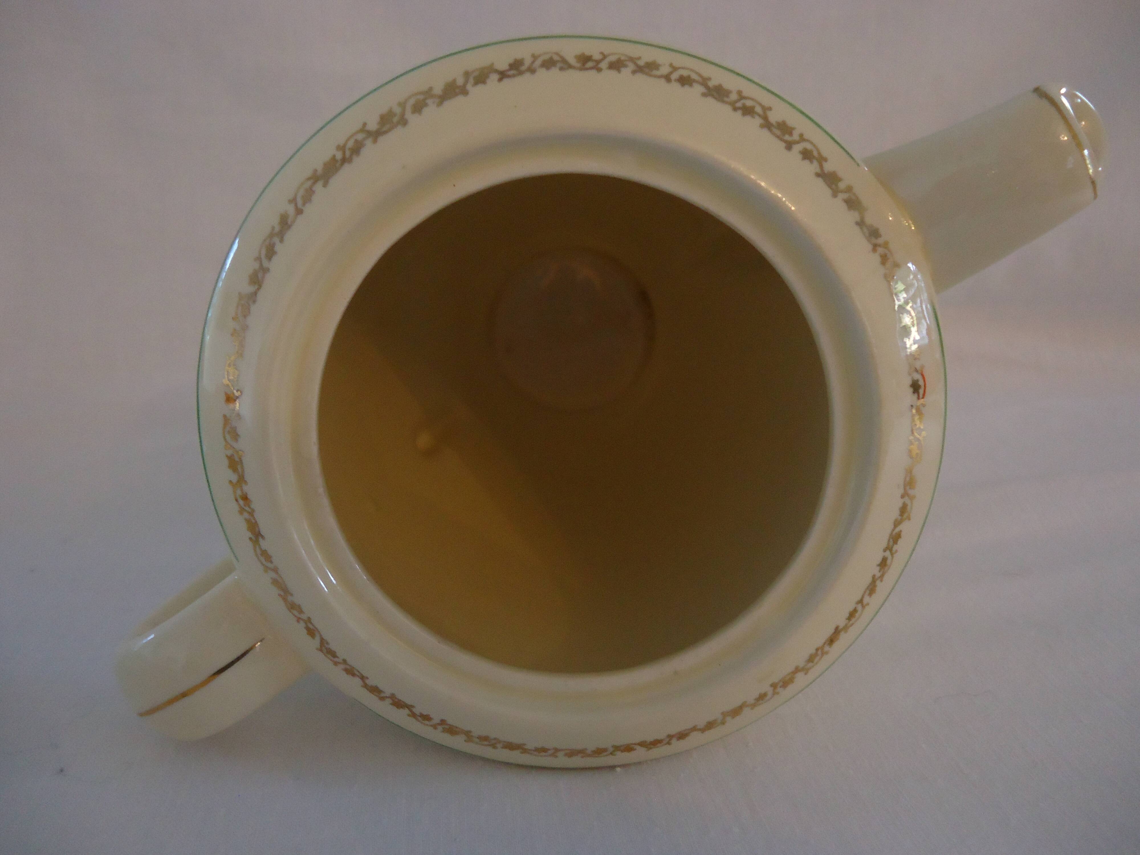 Antique pouring coffee pot in Gien earthenware, Valence model, A040