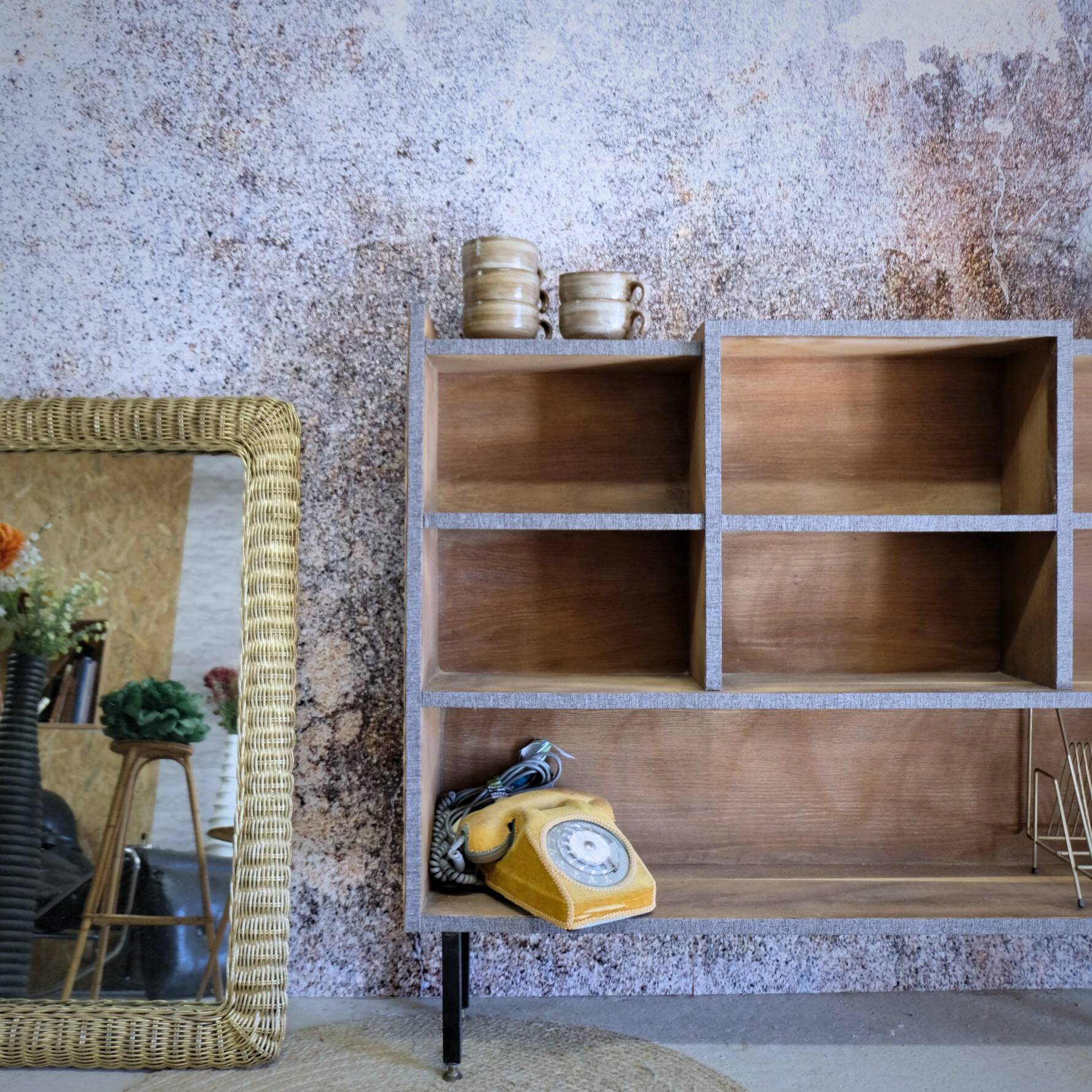 Asymmetrical shelf with lockers on feet