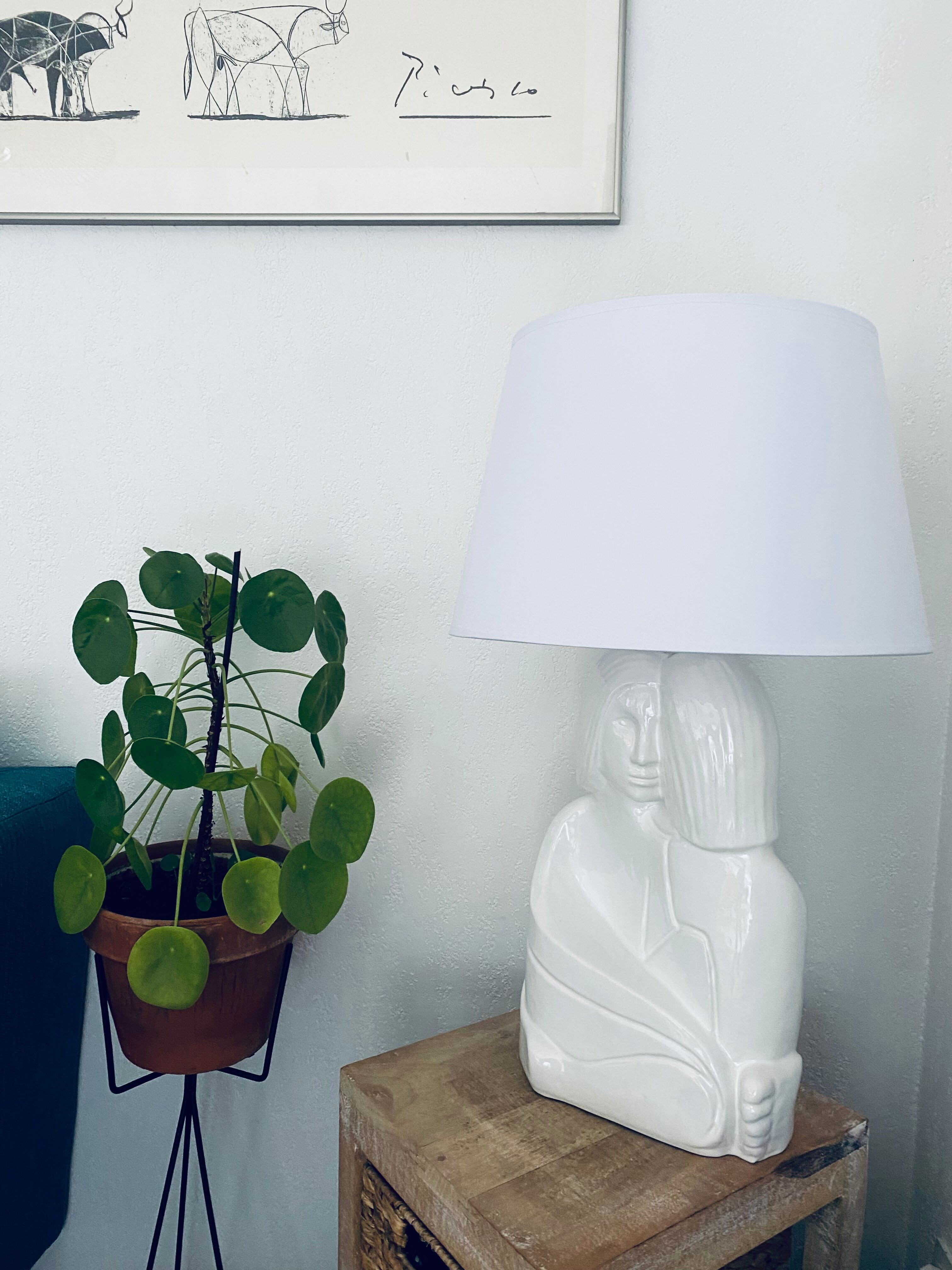 Ceramic entwined couple lamp