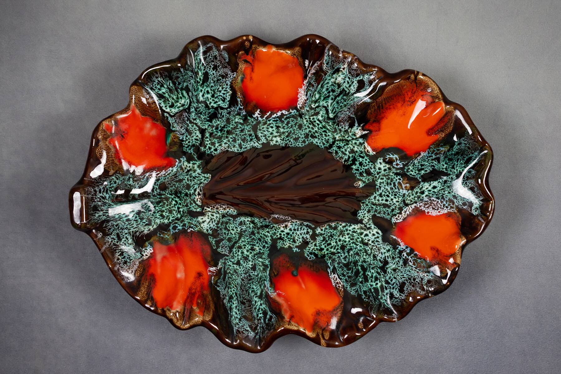 Large Vallauris ceramic bowl in the shape of a leaf