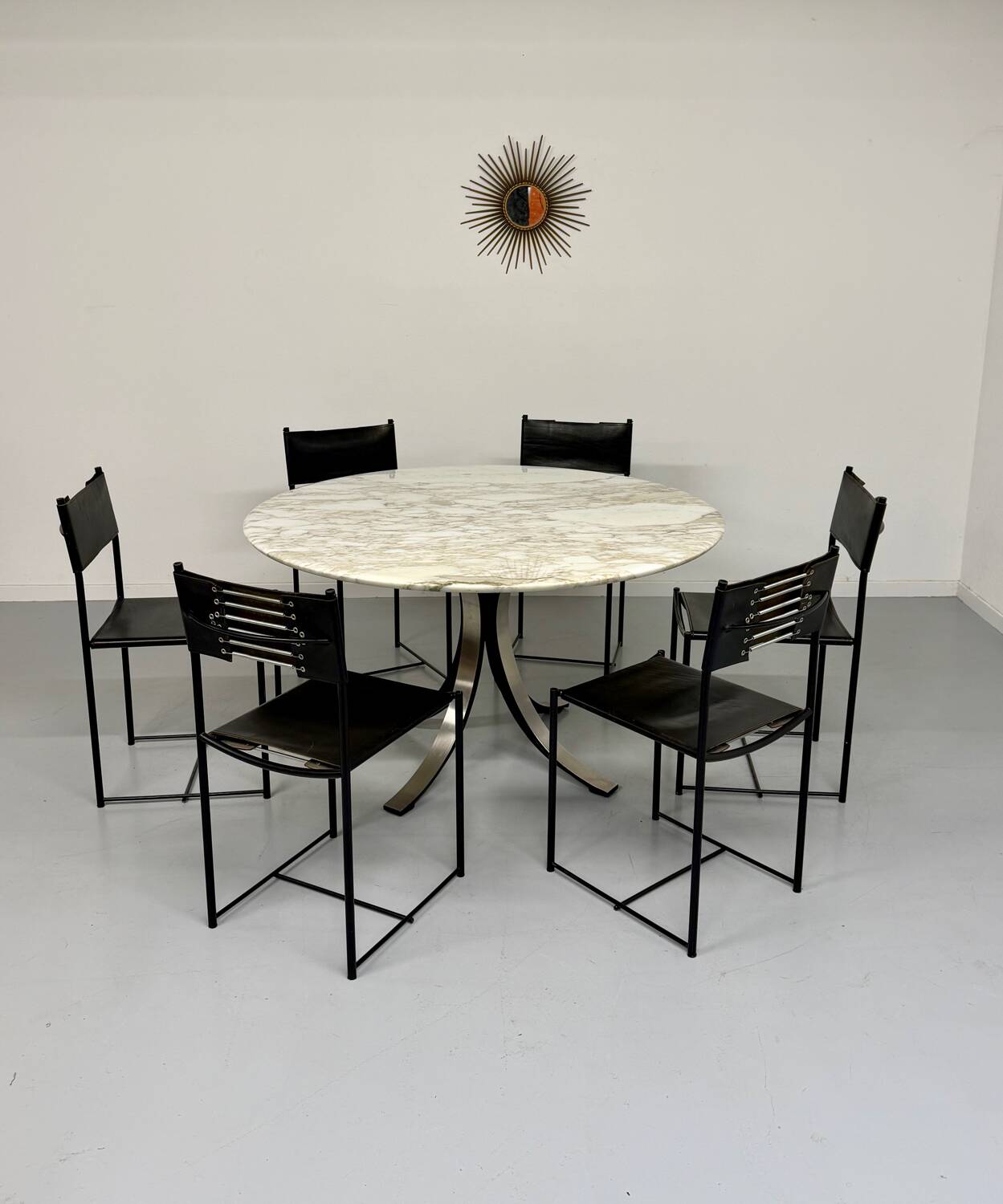 Round marble table T69 design Osvaldo Borsani for Tecno year 70