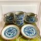 Tasses et assiettes en grès à fleurs
