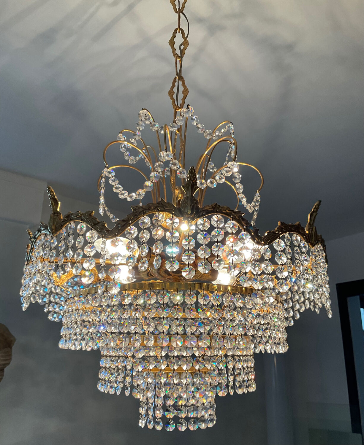 Waterfall chandelier in gilded bronze and crystal tassels