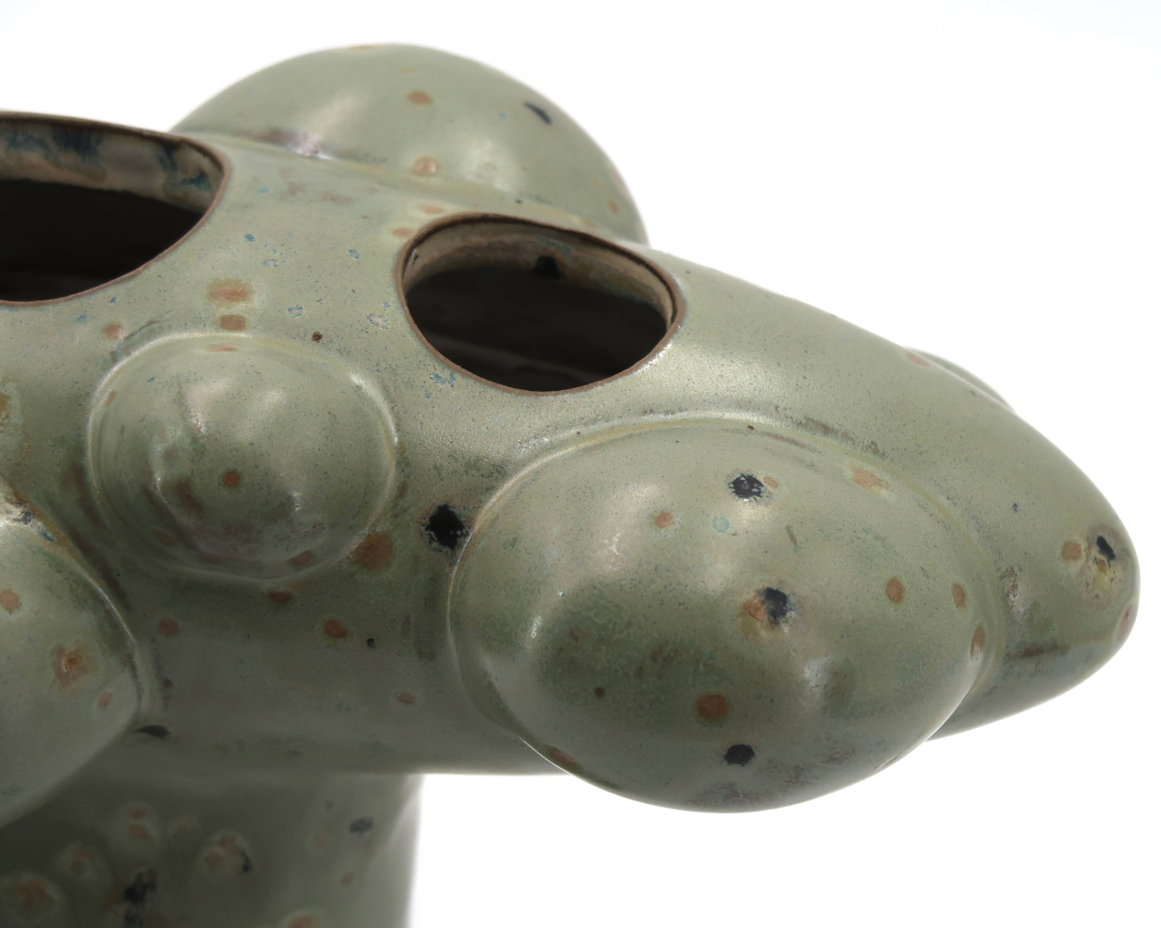 Organic sculptural accent lamp in green ceramic