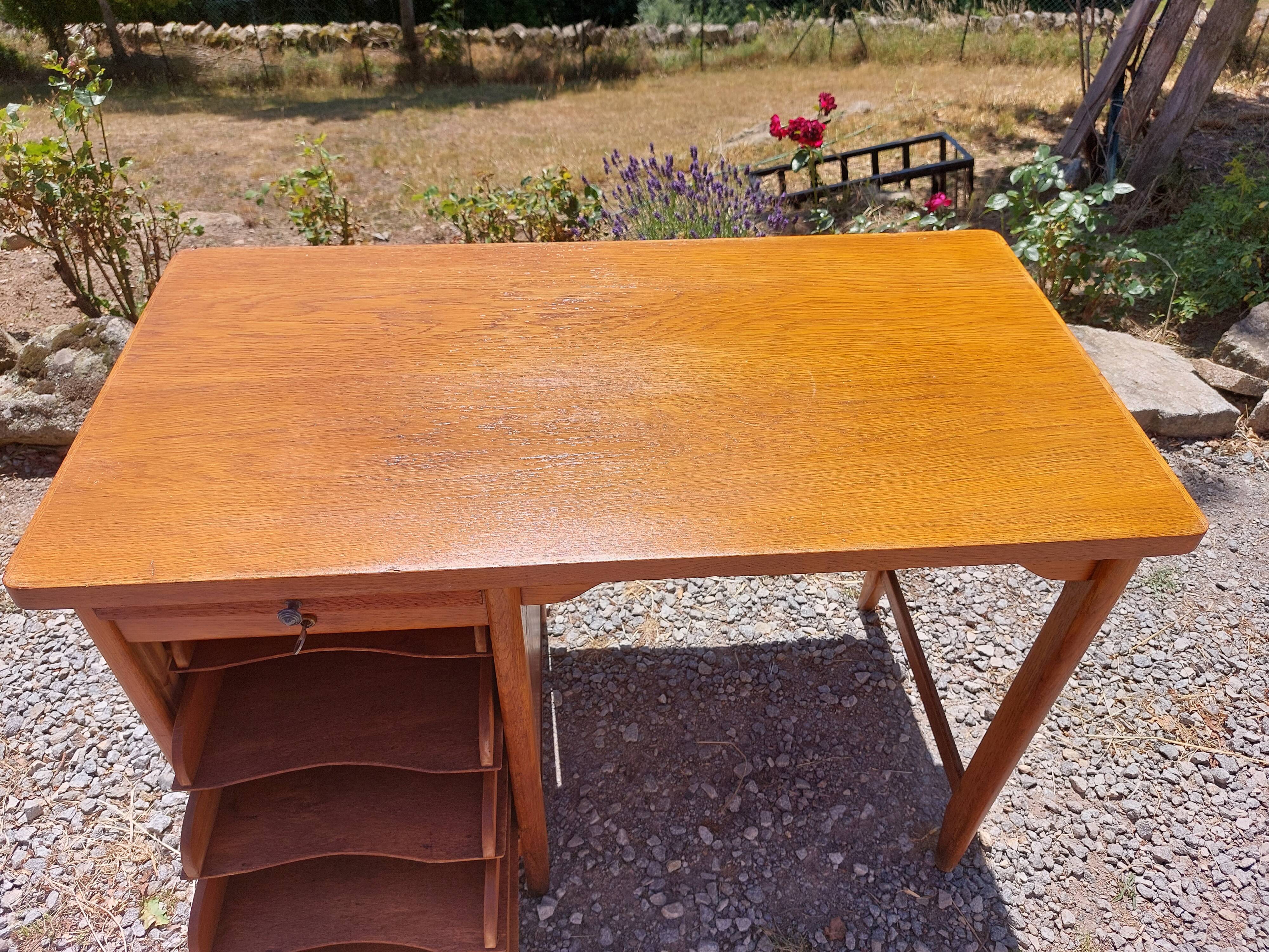 Desk with curtain binder