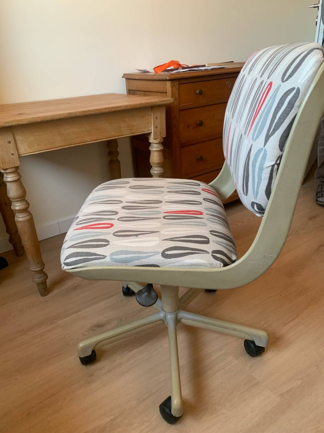 Vintage styrofoam office chair