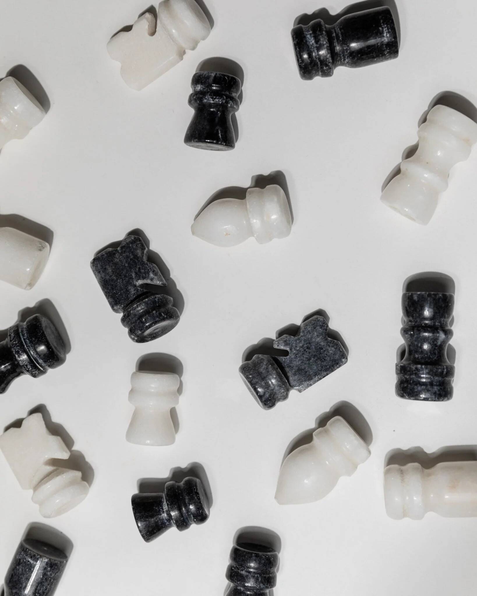 Vintage black-and-white marble chessboard with matching marble pieces, Italian 1960s design, sculptural centerpiece