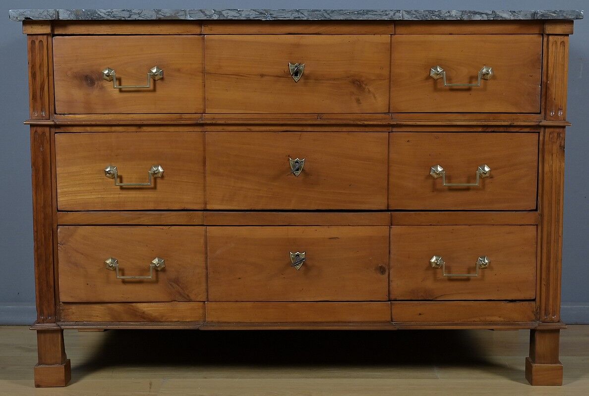 Mahogany commode, Louis XVI period – late 18th century.