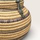 Panier couvert d'artisanat africain