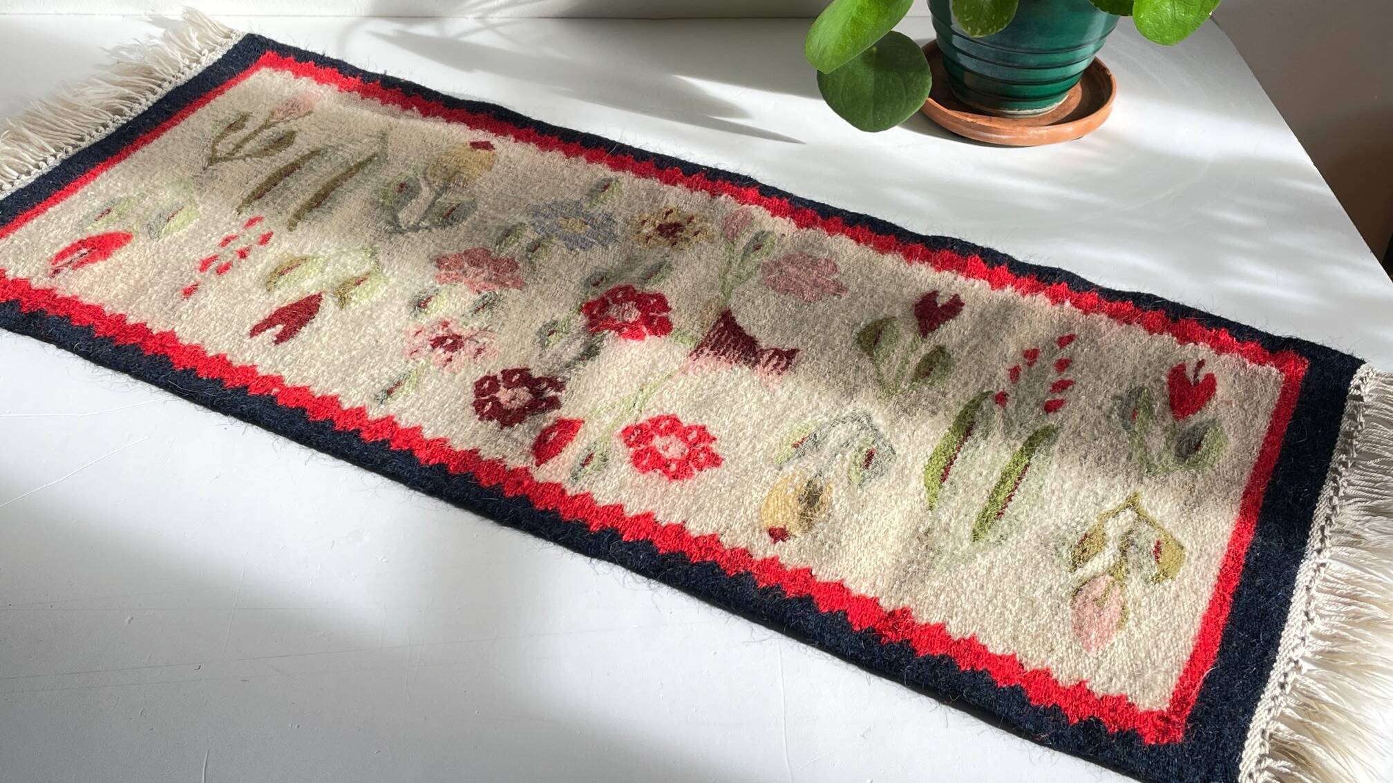 Tapis Rollakan décor de tulipes vintage