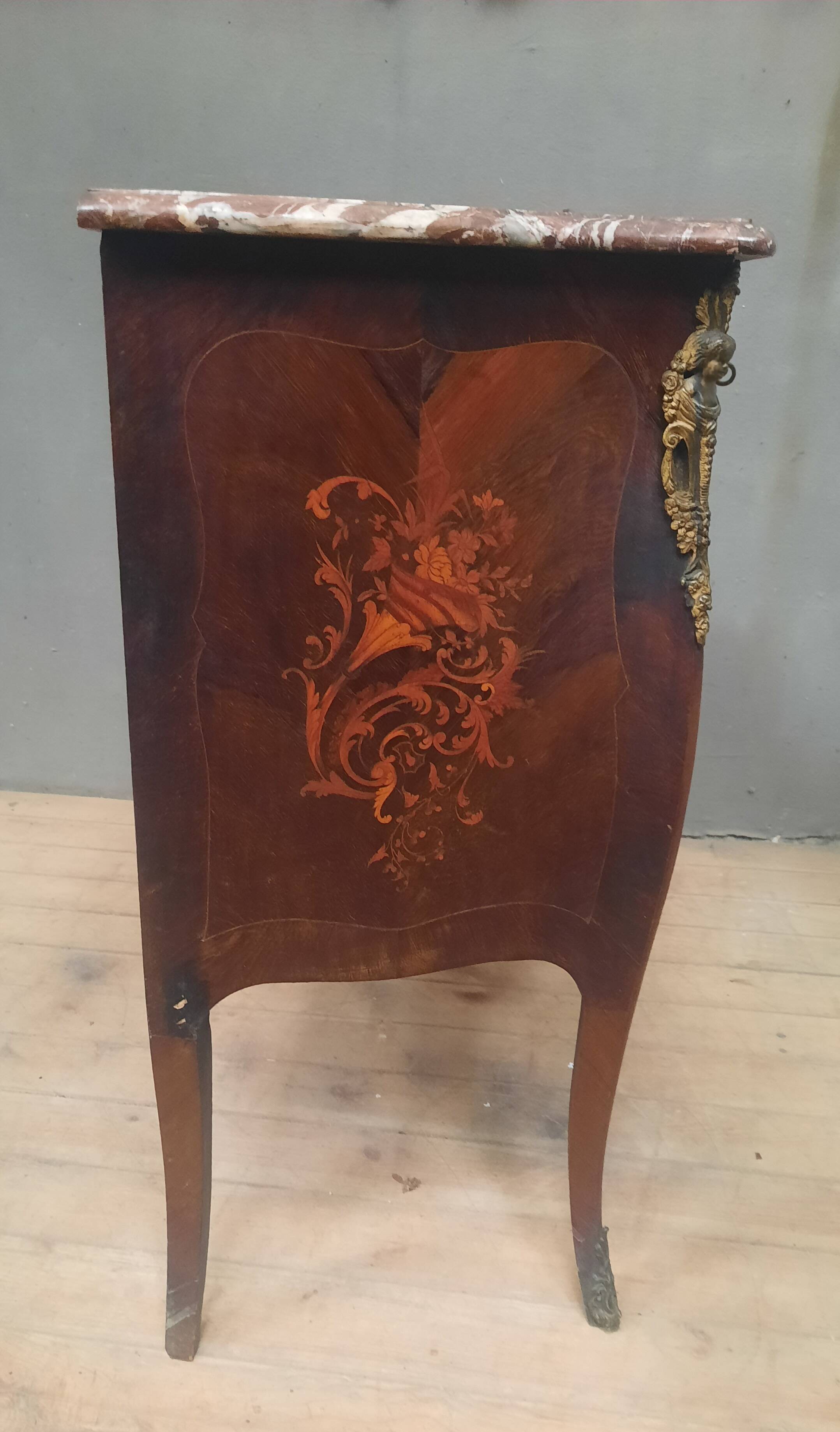 Louis XV style commode, late nineteenth century.