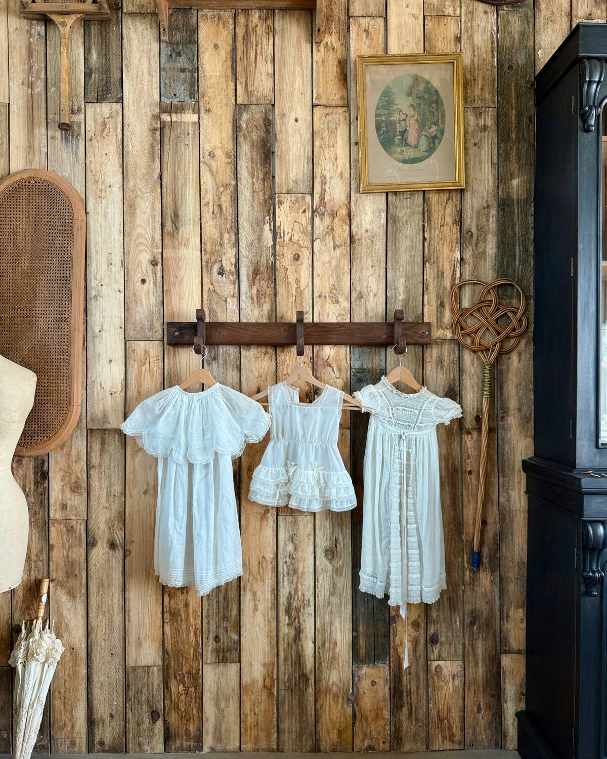 Oak wall-mounted coat rack