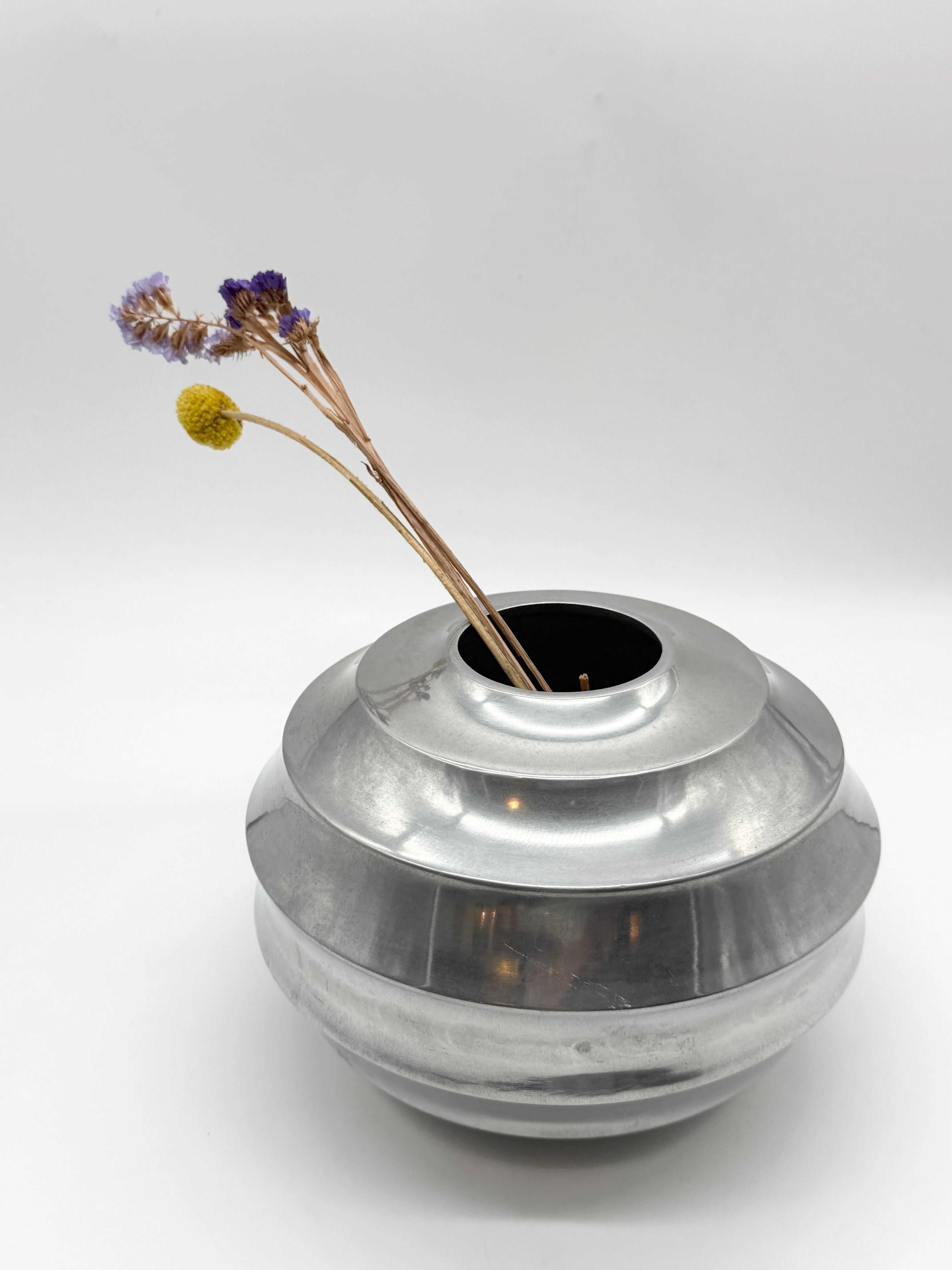 Vase space "saucer" in cast aluminium, 1970s