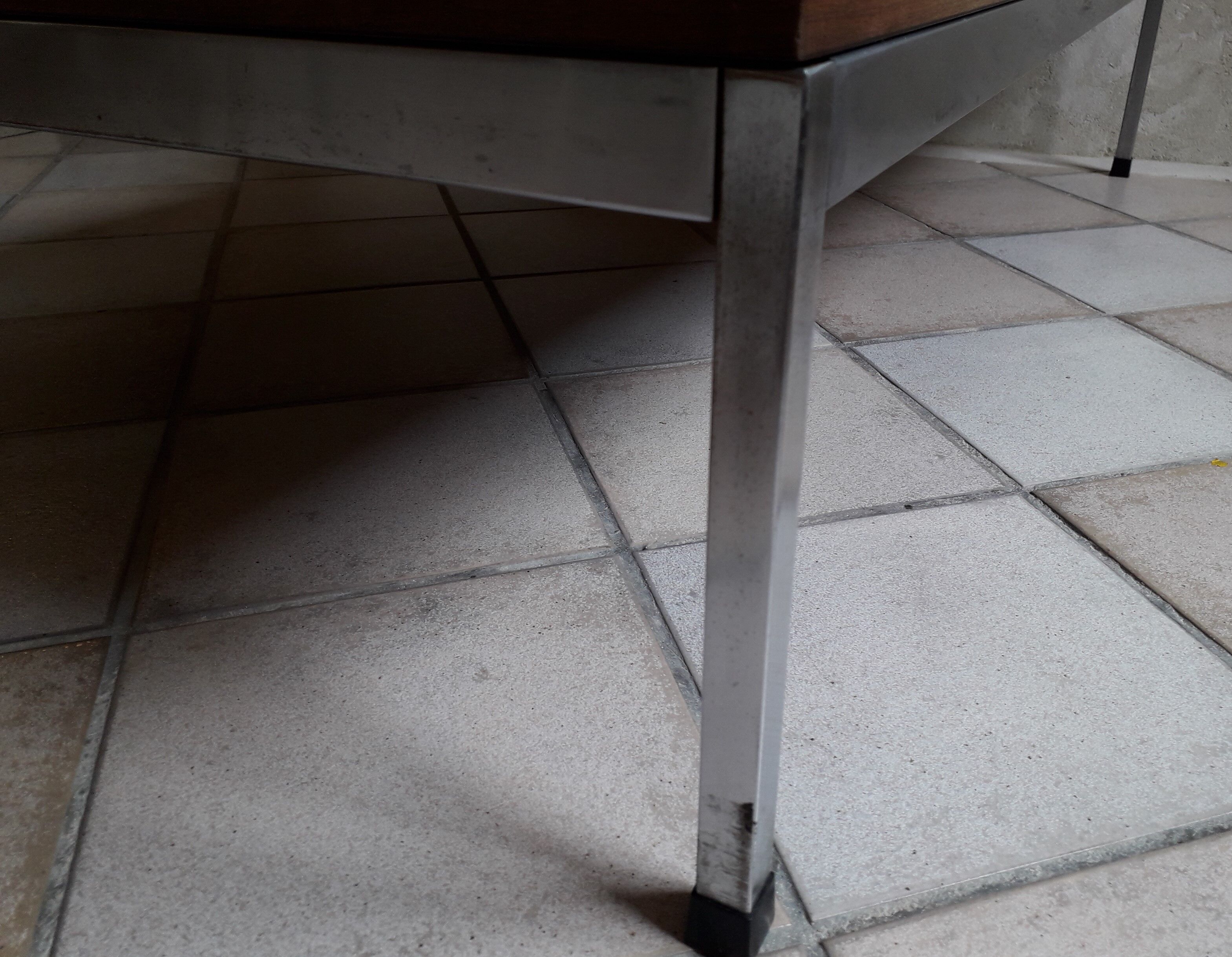 Heating assembly and coffee table