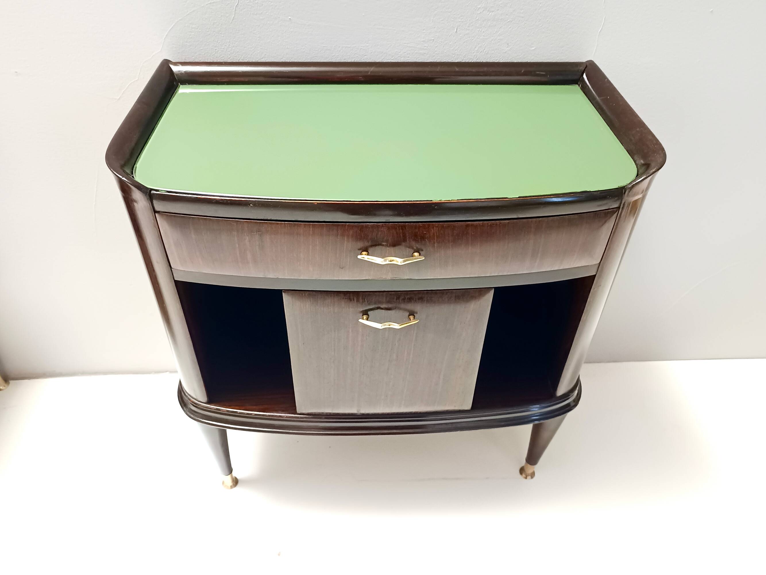 Pair of Walnut, Beech and Glass Nightstands in the Style of Tomaso Buzzi, Italy