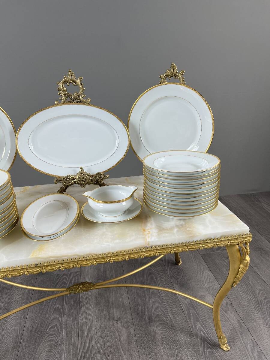 Limoges porcelain table service Jammey-Seignolles, Montreuil model, 30 pieces.
