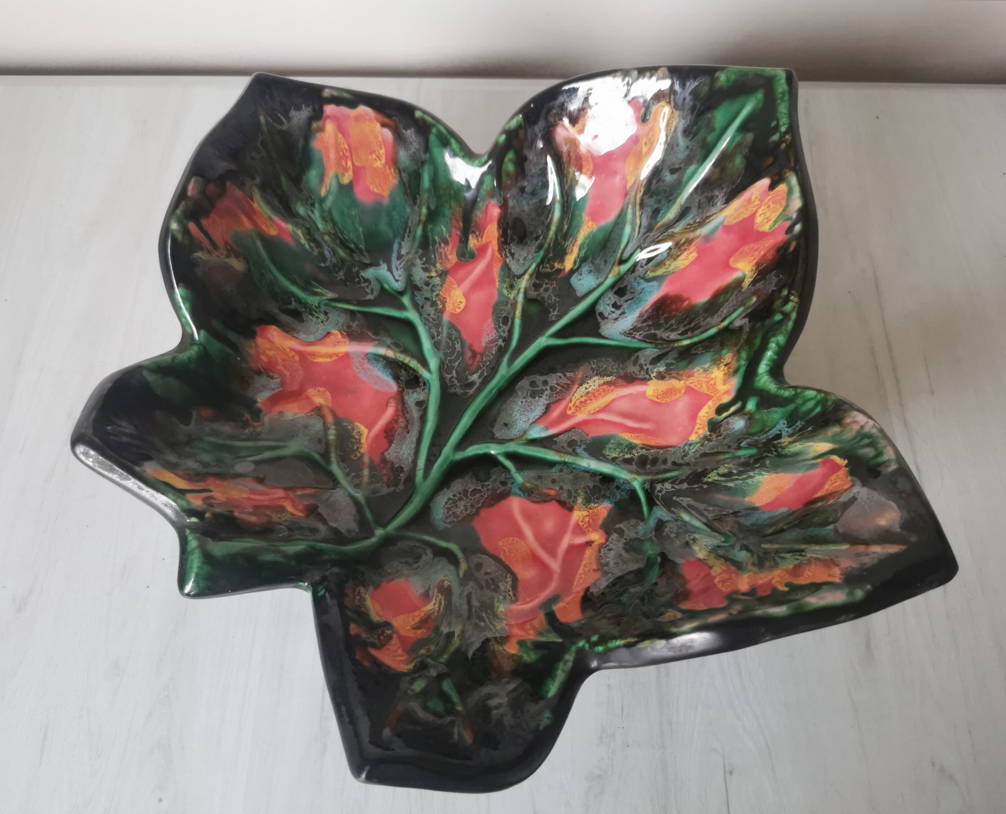 Vintage glazed ceramic trinket bowl