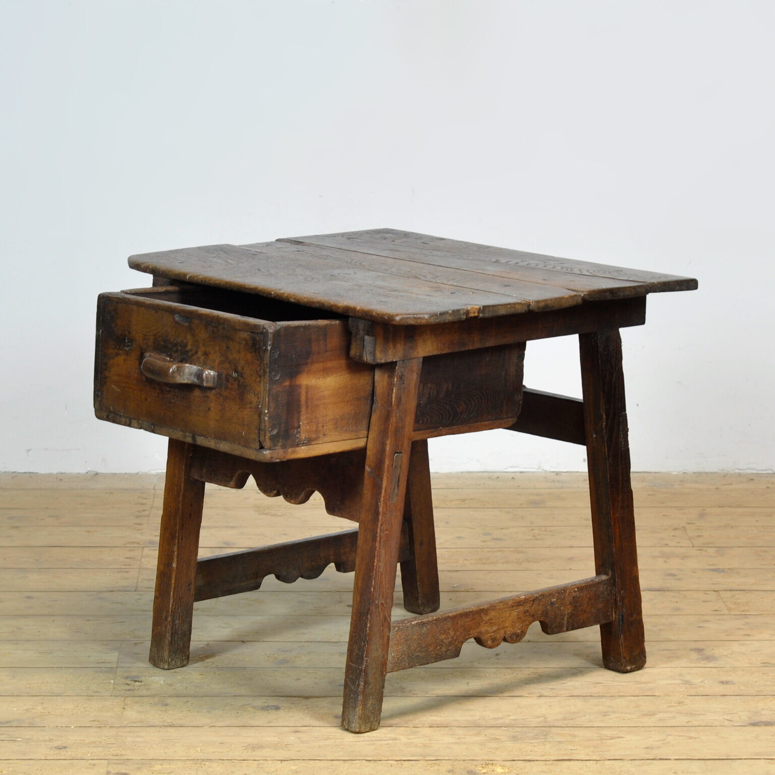 Table espagnole, XVIIIe siècle