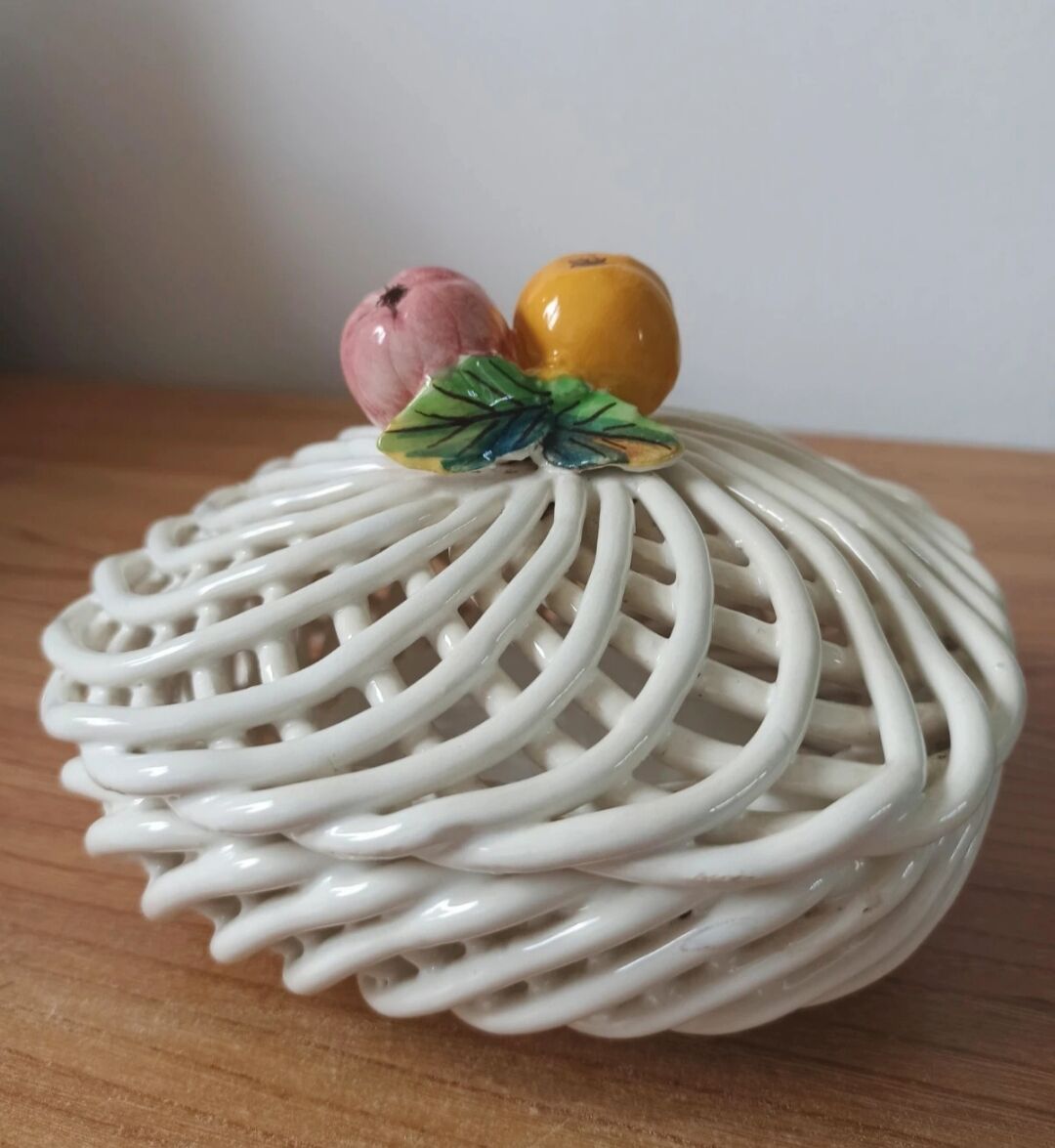 Vintage woven box - Fruit decor in slipware