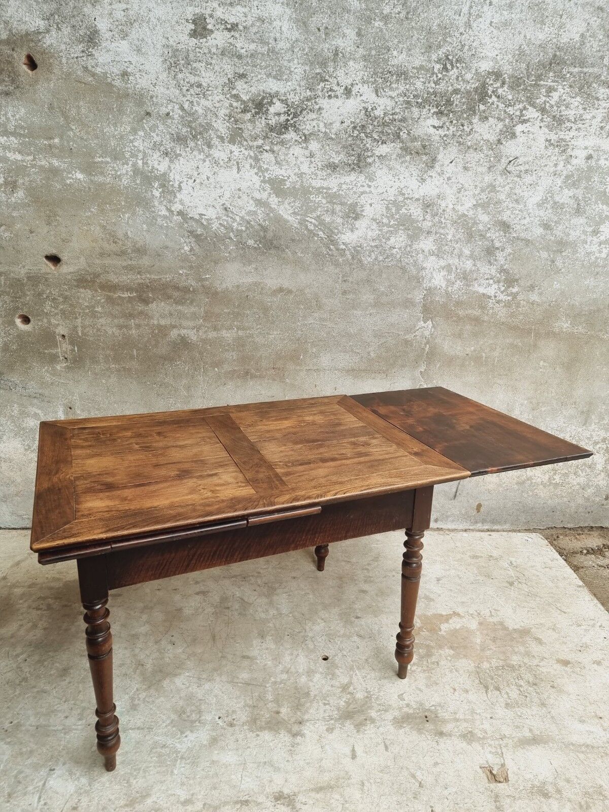 Extendable dining table elm wood