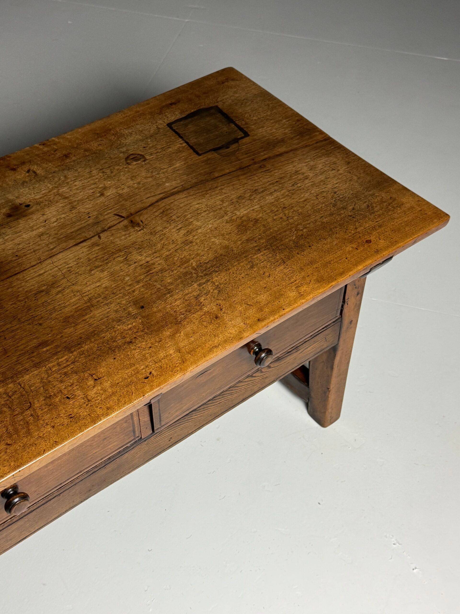 Table basse espagnole du 19ème siècle