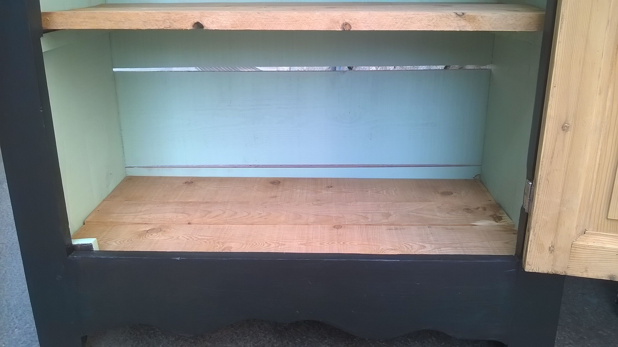 Cabinet patina black and green