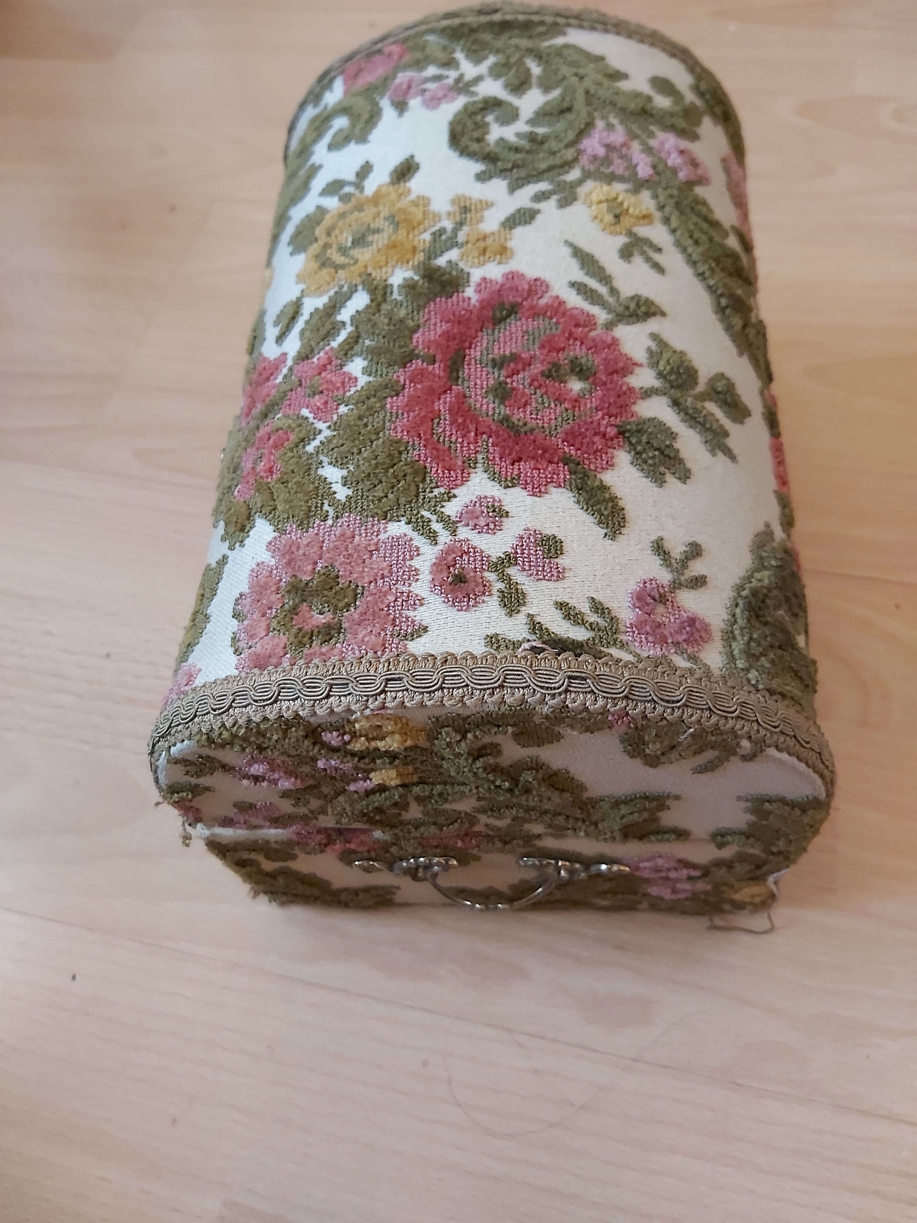 Jewelry box