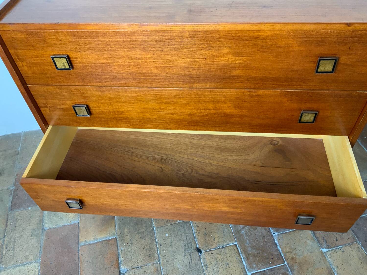 Vintage chest of drawers