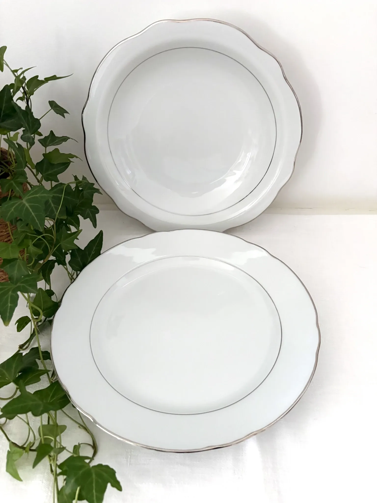3 plats ronds porcelaine blanche