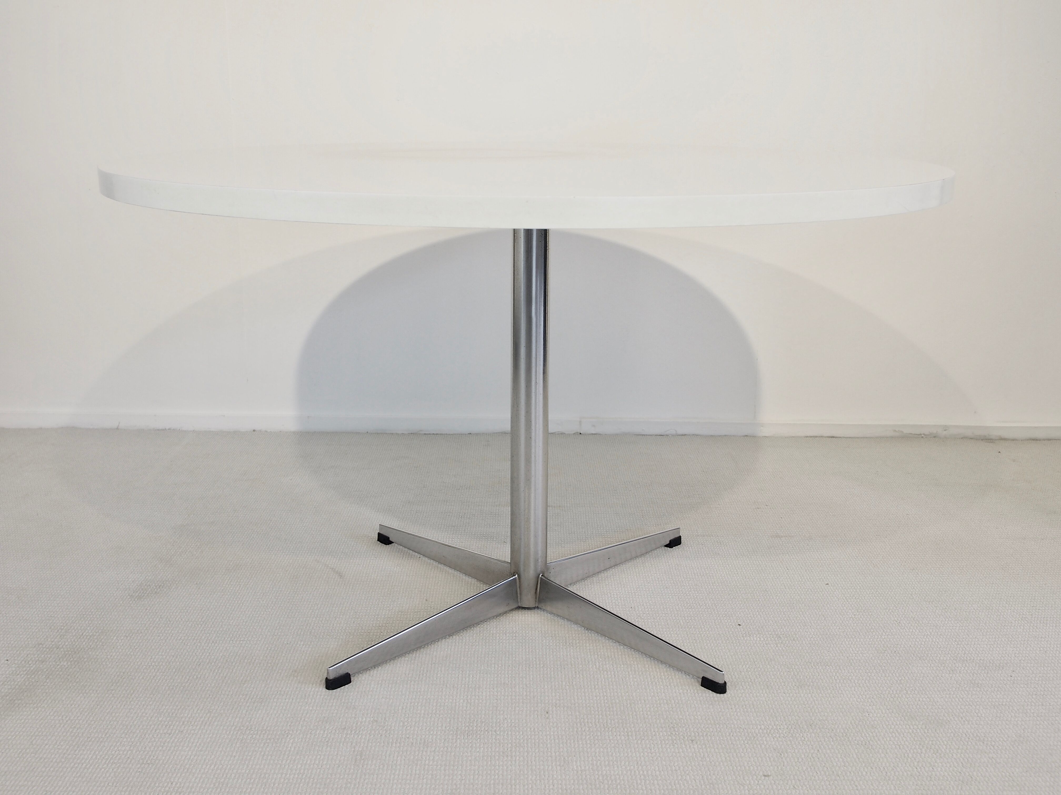 Pastoe round table 70