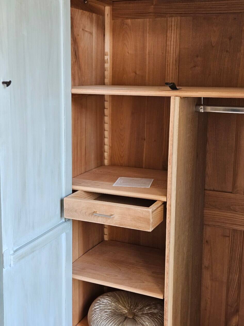Art Deco wardrobe in patinated solid oak | Amandine