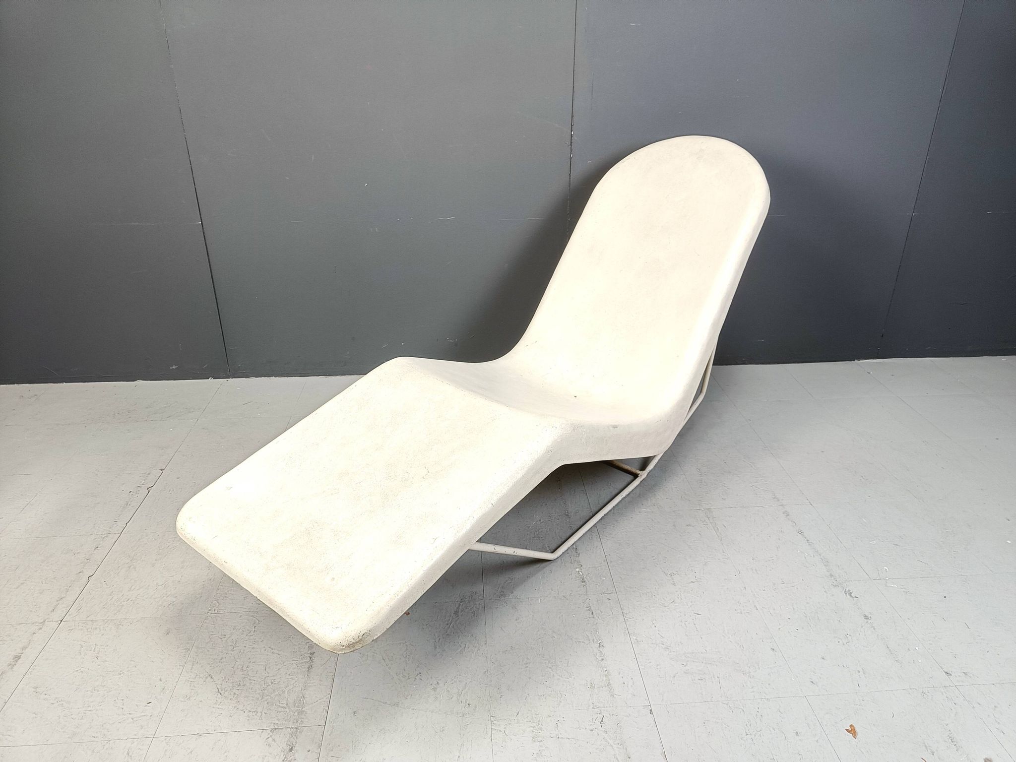 Mid-century fiberglass chaise longue, 1960s